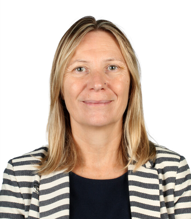 Amanda Eggett headshot